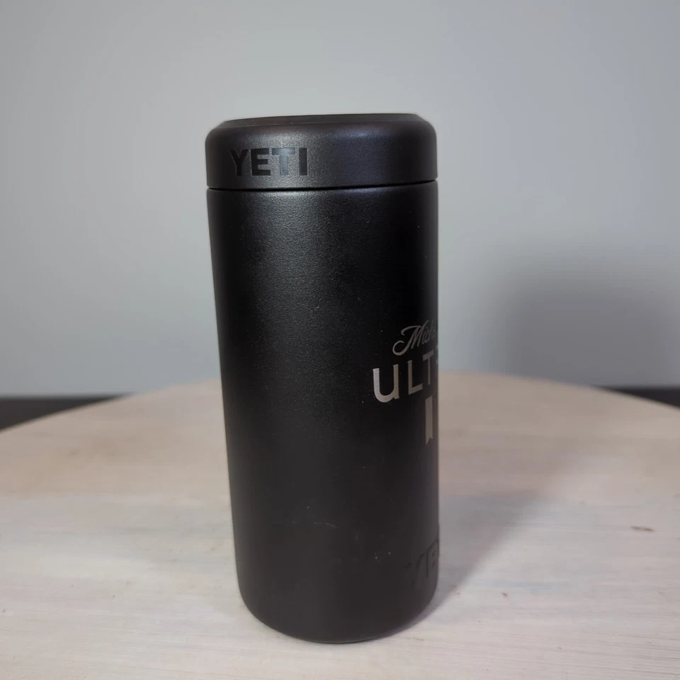 Yeti | Rambler Negro 12oz Colster Slim Enfriador de latas Michelob Ultra Foto 2 de 4