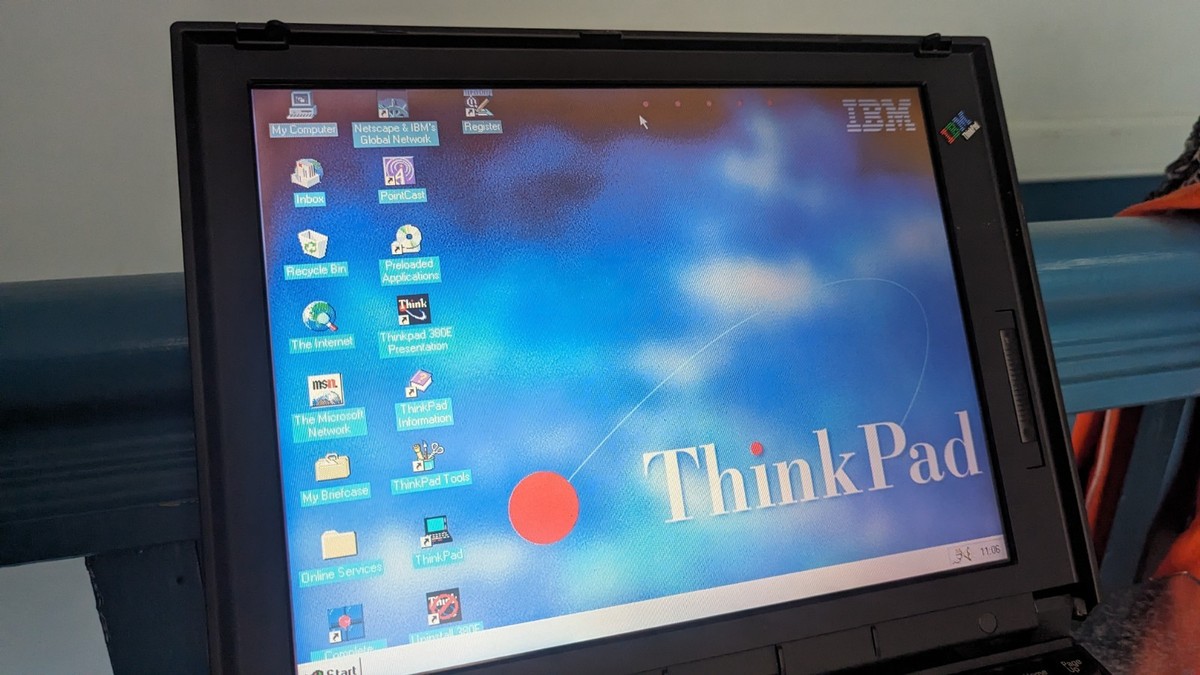 VINTAGE IBM THINKPAD LAPTOP R32 PENTIUM 4 1.8 GHZ 2658-LSU AS-IS FOR