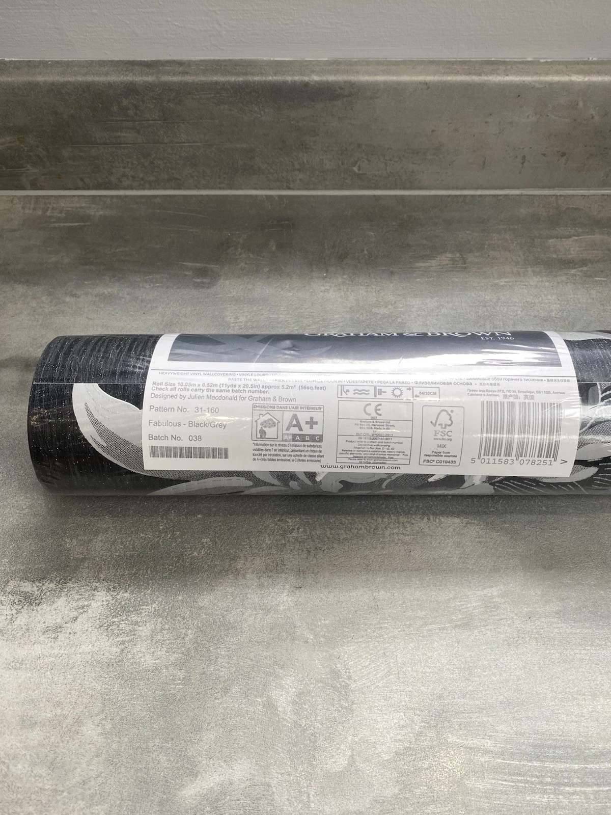 Graham & Brown 31-160 Black Grey Floral Wallpaper Brand New 10.05mx0.52m New 3