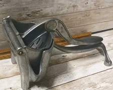 Vintage Aluminum Wear-Ever Hallmark Juicer Fruit  Squeezer Hand Press 