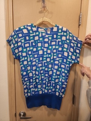 1960s 100% Silk  Vintage Neiman Marcus Back Button Blouse Size 6 Blue White 