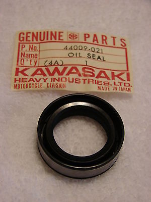 NOS OEM Kawasaki J1 G3SS KH100 Fork Oil Seal # 44009-018 +