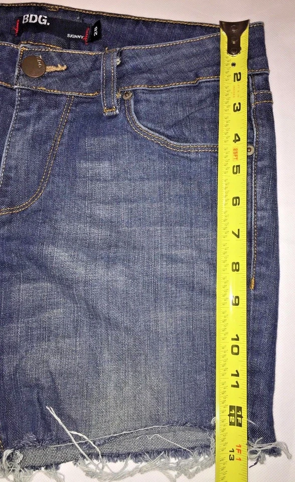 Pantalones Cortos de Jean BDG Para Mujer Ajustados Hágalo Usted Mismo Corte Dobladillo Crudo Elástico Talla 28 5" Entrepierna Foto 3 de 4