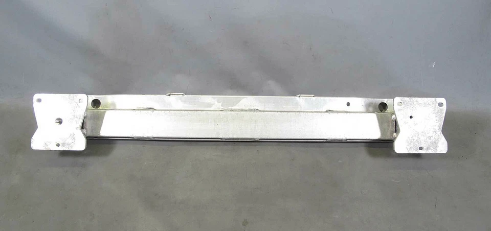 Barra de refuerzo de parachoques trasera BMW E89 Z4 Roadster de fábrica 2009-2016 usada Foto 4 de 4