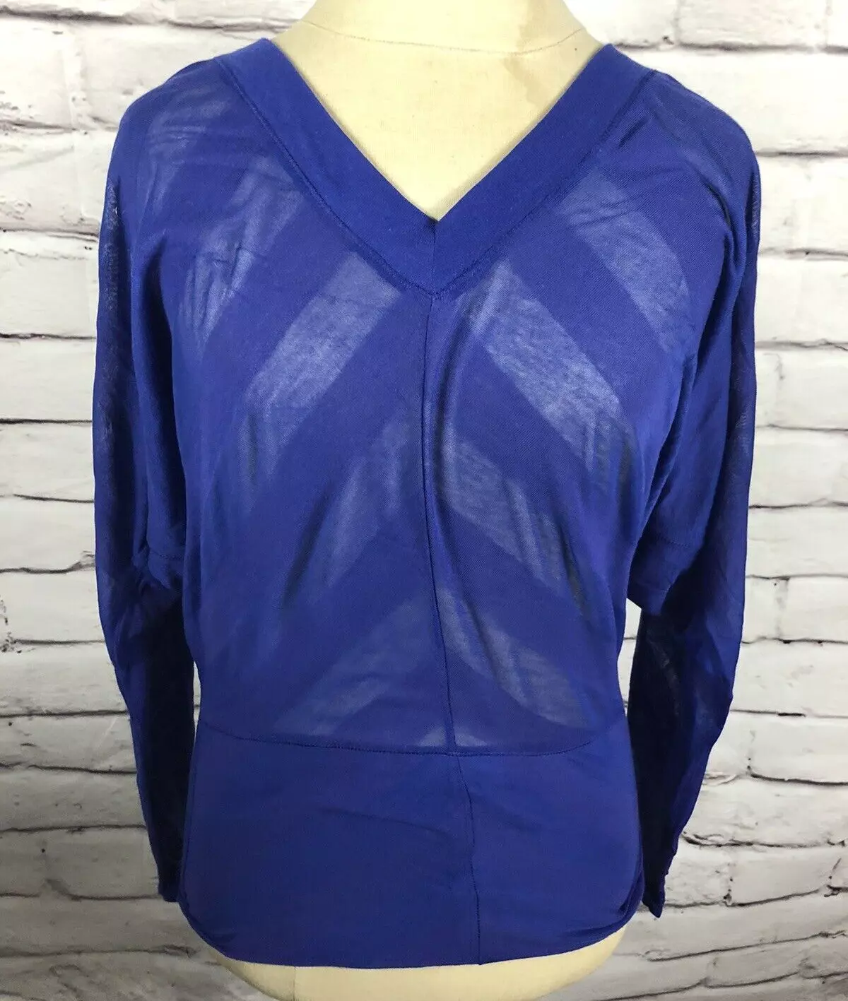 alo-yoga long sleeve v-neck open back shirt