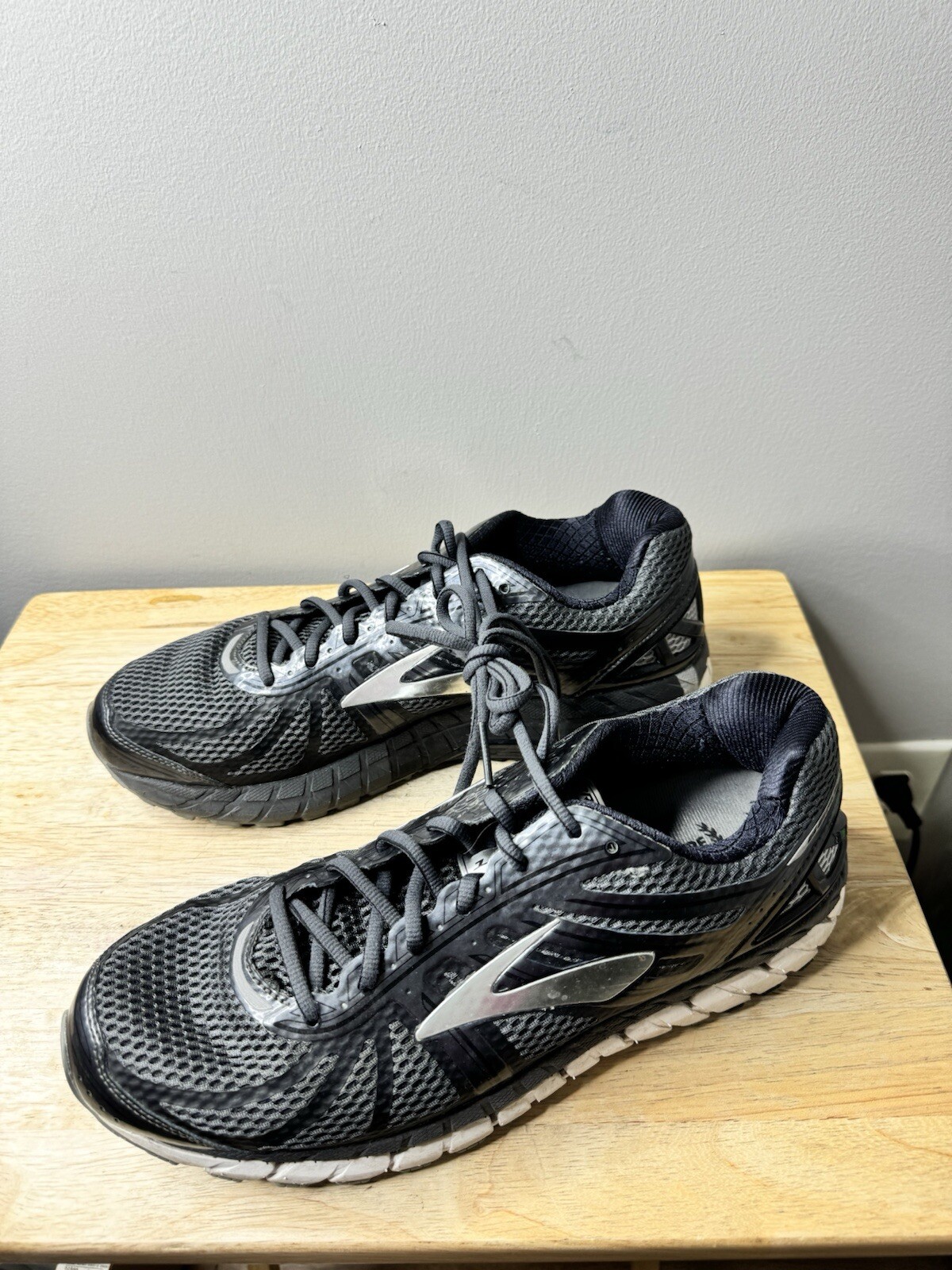 Brooks Mens Beast 16 1102271D017 Black Running Shoes Gem