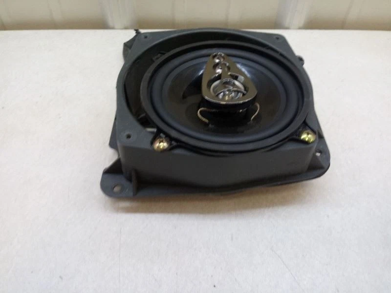 Altavoz puerta derecha Mitsubishi Montero Sport 2003-2004 OEM usado Foto 3 de 4