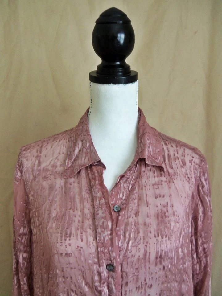 Blusa de los 90 NY&Co rosa polvorienta rayón/seda semi transparente burnout. Talla L. Foto 2 de 4