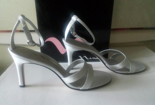 Nina Verene Silver Glimmer Size 8 (NIB) - Picture 3 of 4