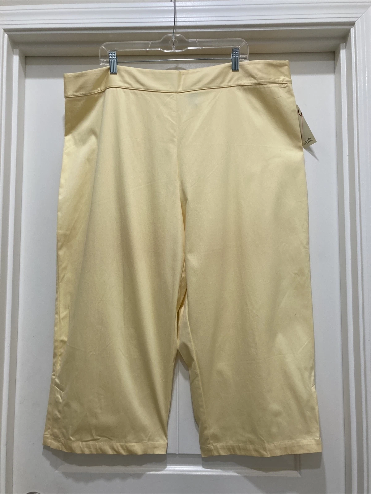 NWT Valerie Stevens Woman Stretch Yellow Capris SZ 24W Hidden Side Zipper