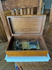 Antique Thorens AD 30 D Automatic Wood Music Box w/ Wood Box & 32 Discs