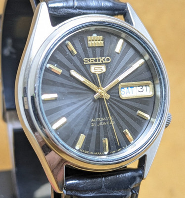Rare vintage Seiko 5 automatic day date movement number 7s26A japan made men's w