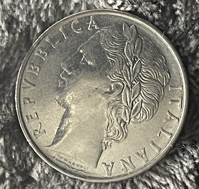 1966 Italy Repvbblica Italiana L.100 ''R'' Coin Great shape Great condition 