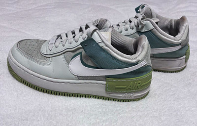 Nike Air Force 1 Low Sneaker Jugendliche EU 38,5 Grau/Grün/Weiß Schnürung, VB