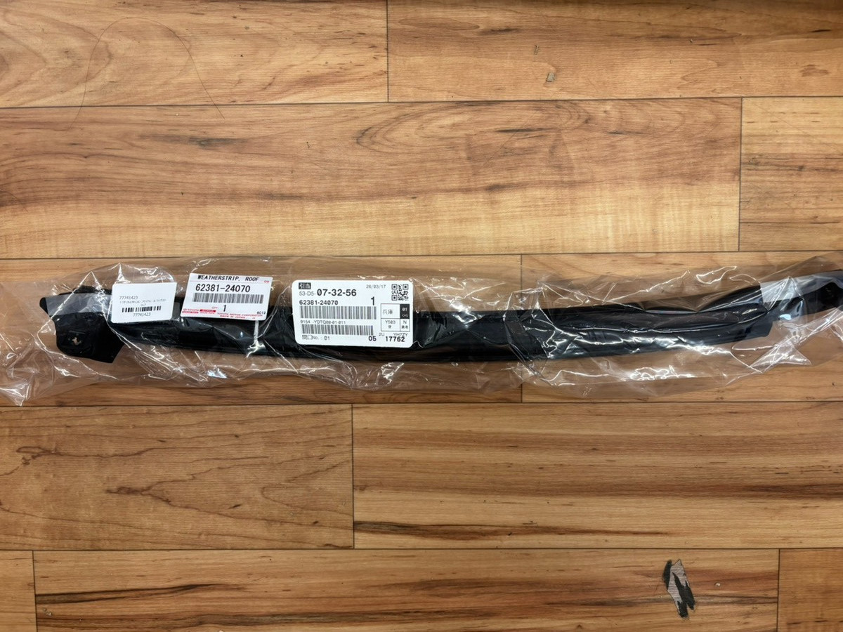 62381-24070 Toyota Weatherstrip, roof side rail, rh 6238124070, New Genuine OEM