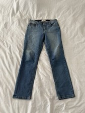 Women  s Size 6 / 28 Curve Appeal Jeans Off-Duty Straight 156