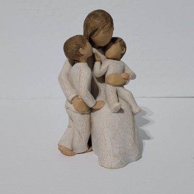 Willow Tree : Quietly : Figure in Box : Susan Lordi : Demdaco