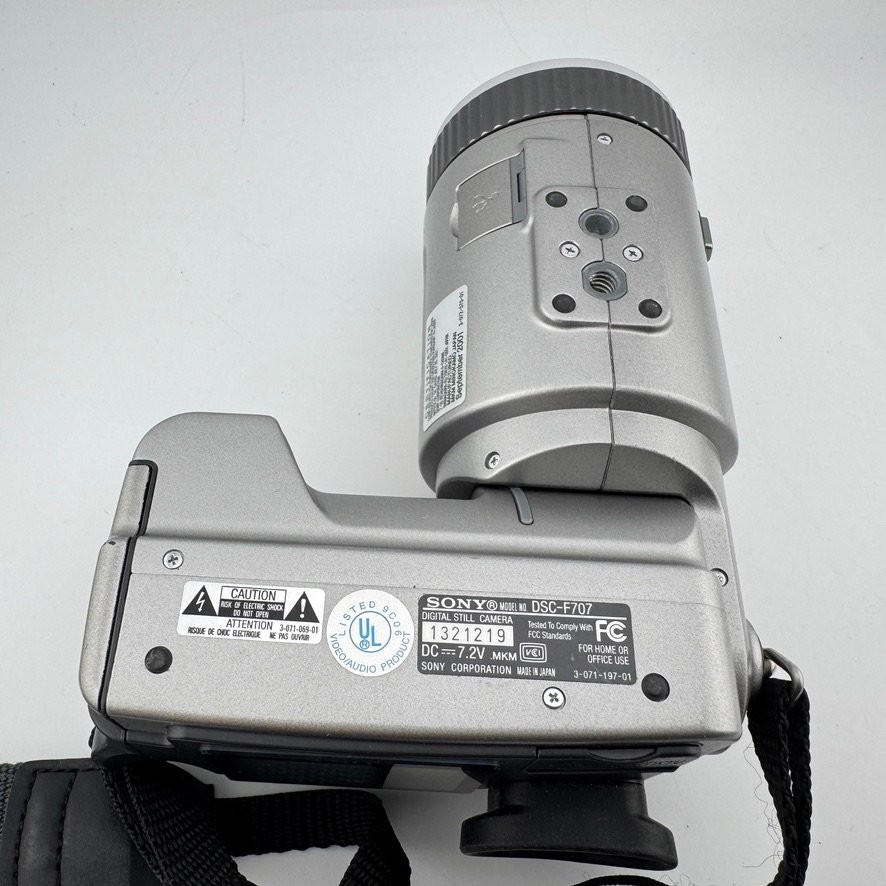 SONY Cyber-shot DSC-F707 Digital Camera 5.0MP Carl Zeiss Vario