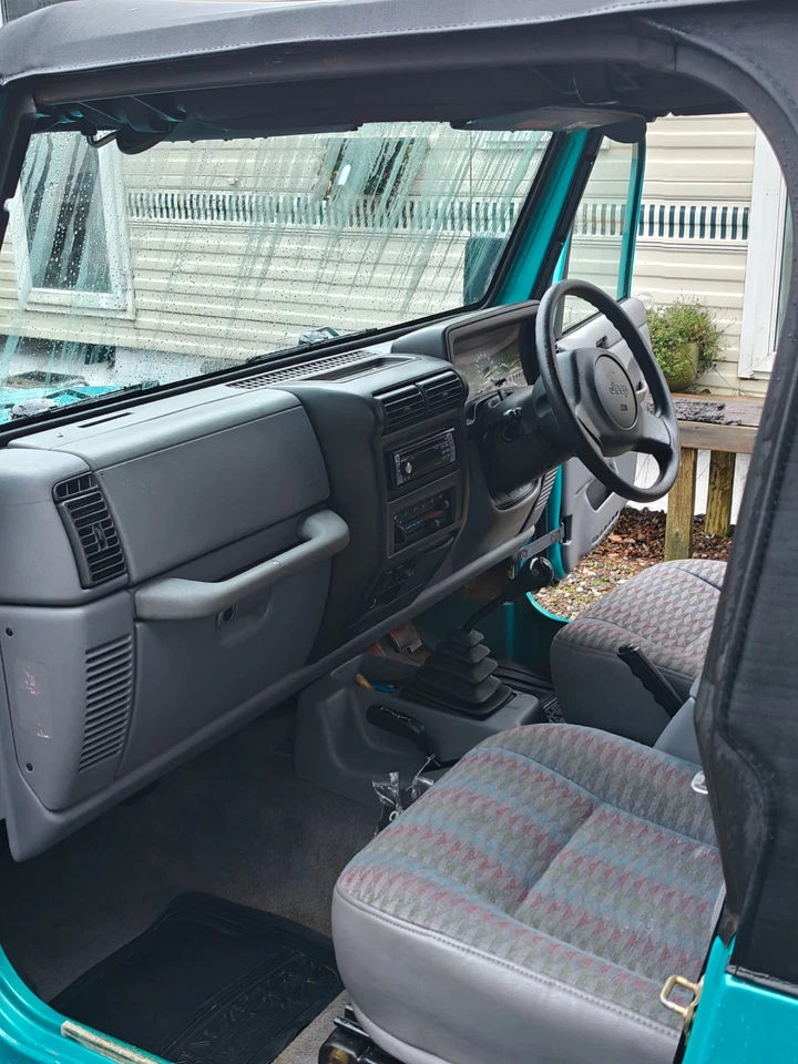 1997 Jeep Wrangler 4.0 Sport 2dr CONVERTIBLE PETROL Manual -LOW MILEAGE! - Image 3 of 4