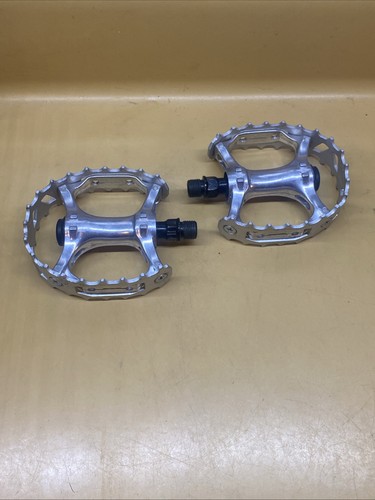 Silver VP Caged VP-747 Flat Platform 9/16" Pedals