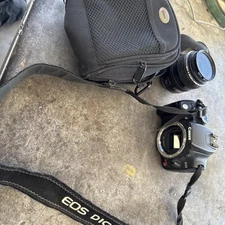 CANON DS126071 SLR DIGITAL CAMERA 