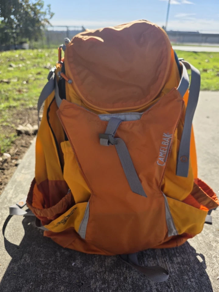 Mochila de hidratação CamelBak laranja/amarela mochila de caminhada – Usado - Imagem 2 de 4