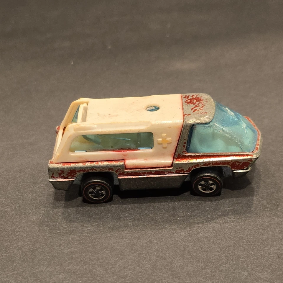 Vintage 1969 Hot Wheels Redline "The Heavyweights Ambulance" Copper HK read! - Image 2 of 4