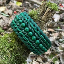 Paracord Bracelet with green beads