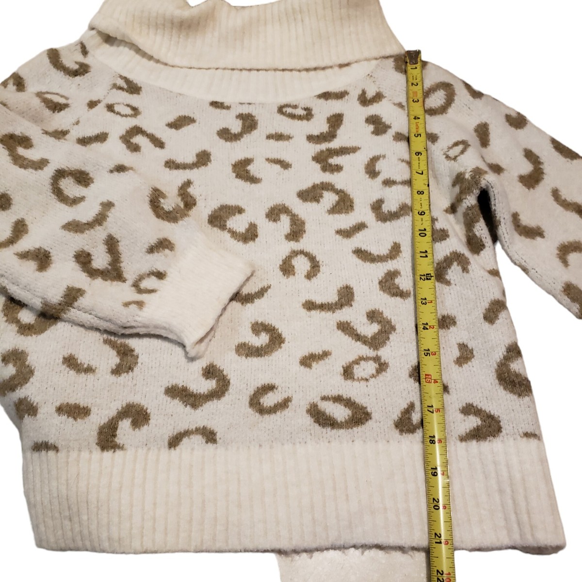 NYDJ  Chunky Cow Neck Cream Chetah Size Small Oversized Cozy Cotton Blend View 3