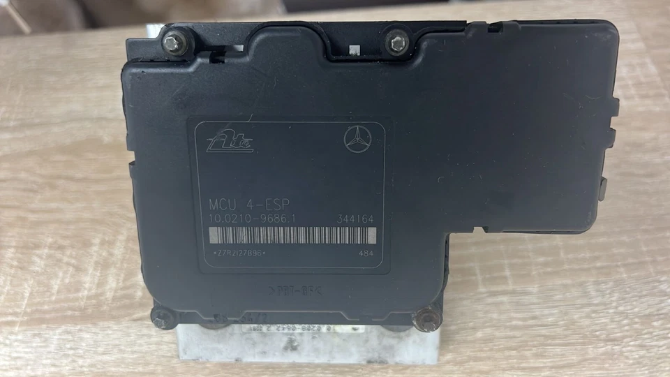 2000 - 2002 Mercedes Benz ML430 ML320 ML55 ML500 ABS Pump Anti-Lock Brake Pump  - Image 2 of 2