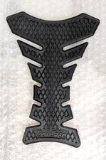 SUZUKI - '23-24 GSX-8S, GSX-8R: Tech Spec Snake Skin Tank Pad