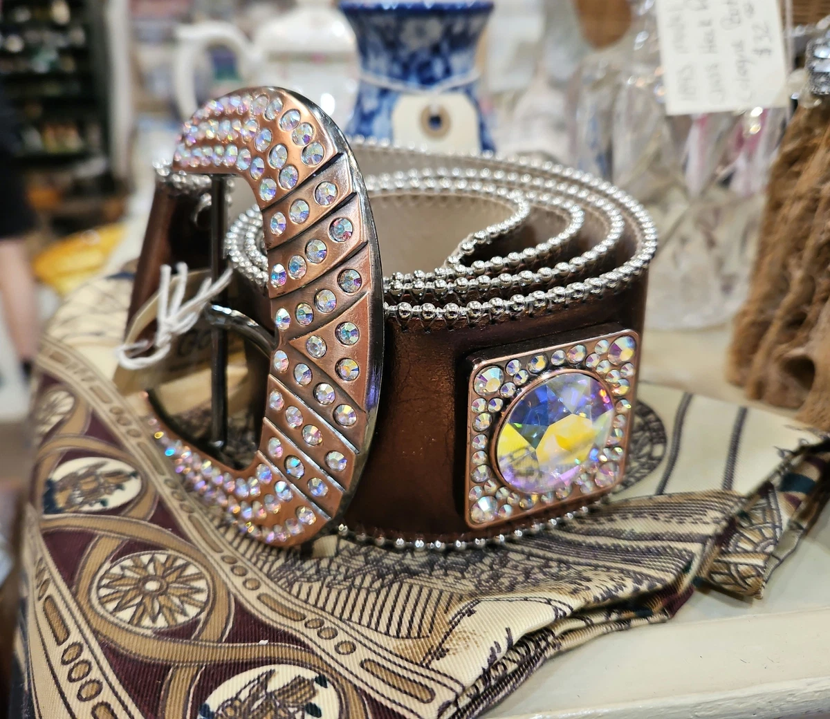 Crystal top belt buckle