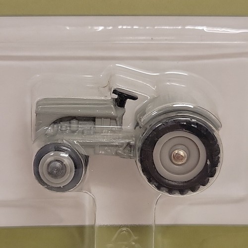 Ertl 1:64 Ford 9N Tractor 6th National Farm Toy Museum #3 - Picture 4 of 5