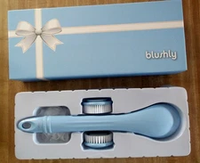 NIB 💥💥 BLUSHLY 💥💥  Cleansing & Exfoliating Body Brush with Heads & Gift Box