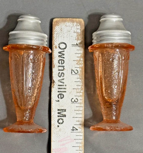Set 2 Jeannette Glass Cherry Blossom Pink Depression glass SALT PEPPER SHAKERS