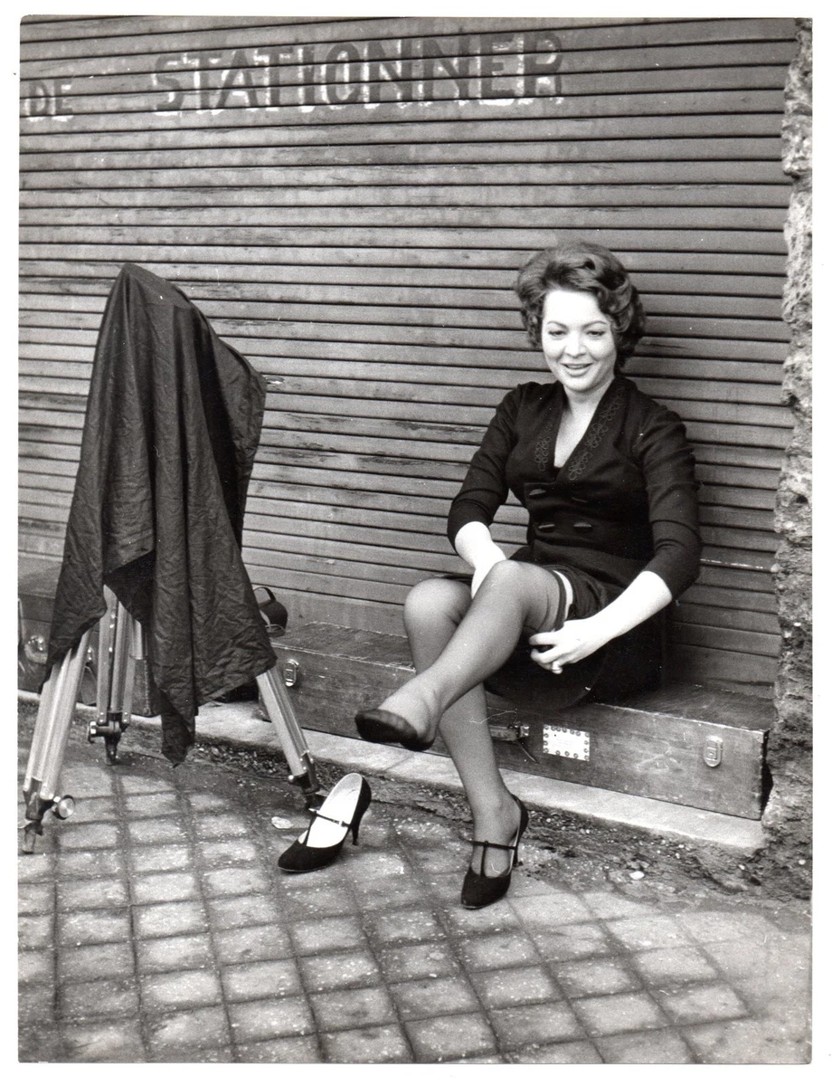 U057 Photographie vintage Originale Photographe femme bas nylon