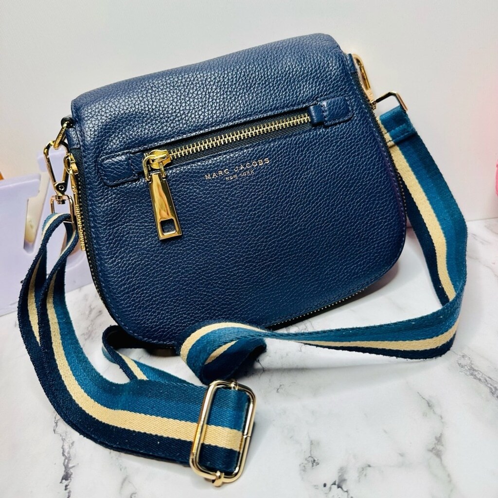 MARC JACOBS ショルダーバッグ ゴッサム レザー 2way ネイビー EUC Marc Jacobs Small Navy Blue Pebbled Leather Gotham Saddle Bag