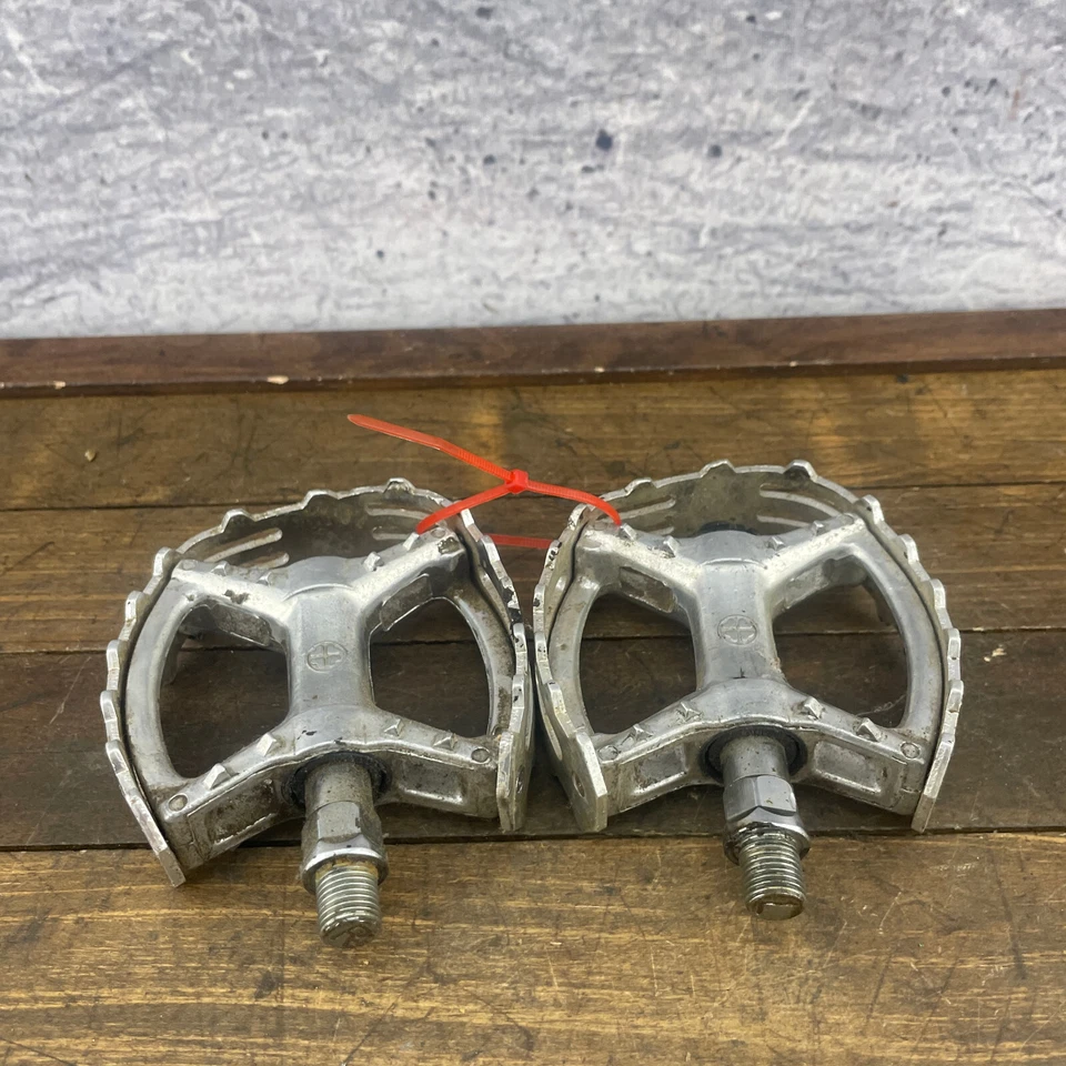 Pedales BMX Victor Old School VP-747 VP 1/2 pulgada Beartrap vintage plateados doblados A3 Foto 3 de 4