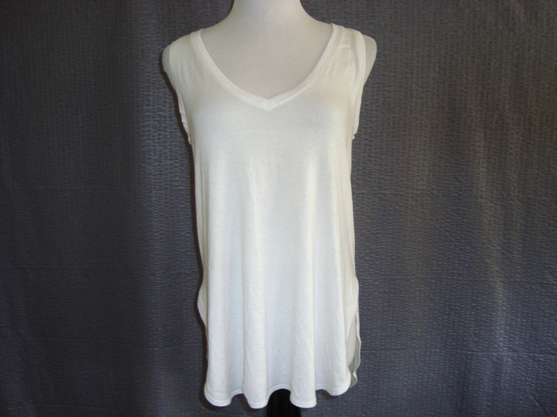 Express One Eleven Womens  White V-Neck Sleeveless Long Top Light Weight sz SP