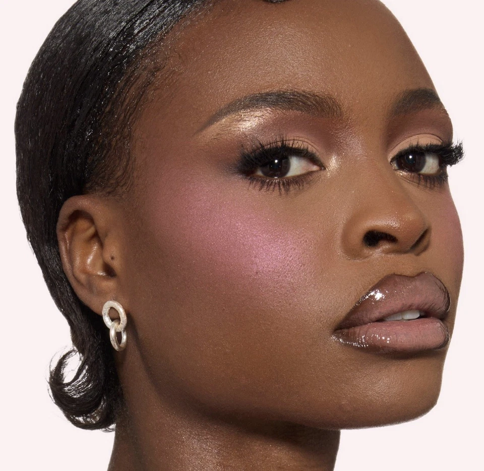 HUDA BEAUTY Blush Filter Blurring Blushlighters Palette Baby pink - Image 3 of 4