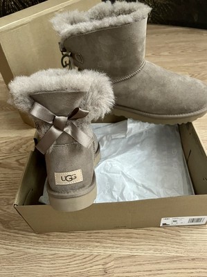 Neu OVP UGG Boots Mini Bailey Bow II Gr. 41 Caramel