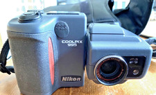 Nikon Coolpix 995 Zoom Nikkor 8-32mm 1:2.6-5.1 Digital Camera & Leather Case