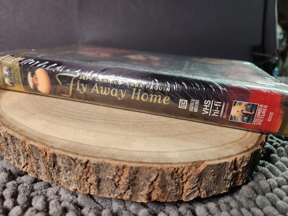 Fly Away Home (VHS, 1997, Closed Captioned Clam Shell Case) - Image 3 of 4