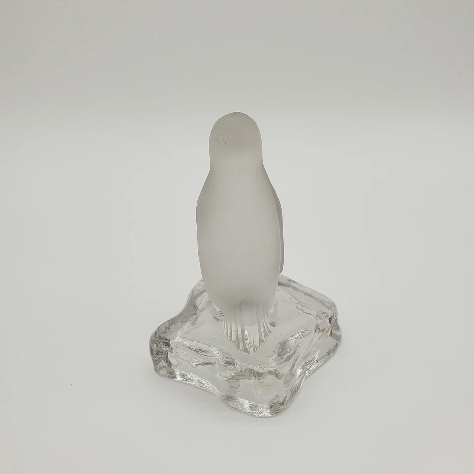 Pingüino sobre hielo de vidrio transparente y esmerilado Westmoreland de colección Foto 4 de 4