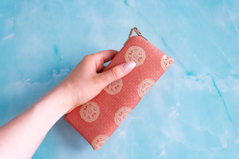 Cartera oriental asiática japonesa de seda kimono rosa-naranja melocotón dorado a cuadros Foto 4 de 4