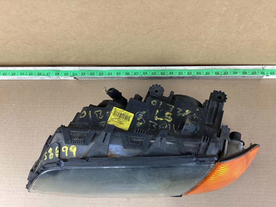 Conjunto de faros y luces marcadoras de giro izquierdo BMW 325i 2001-2004 Foto 3 de 4