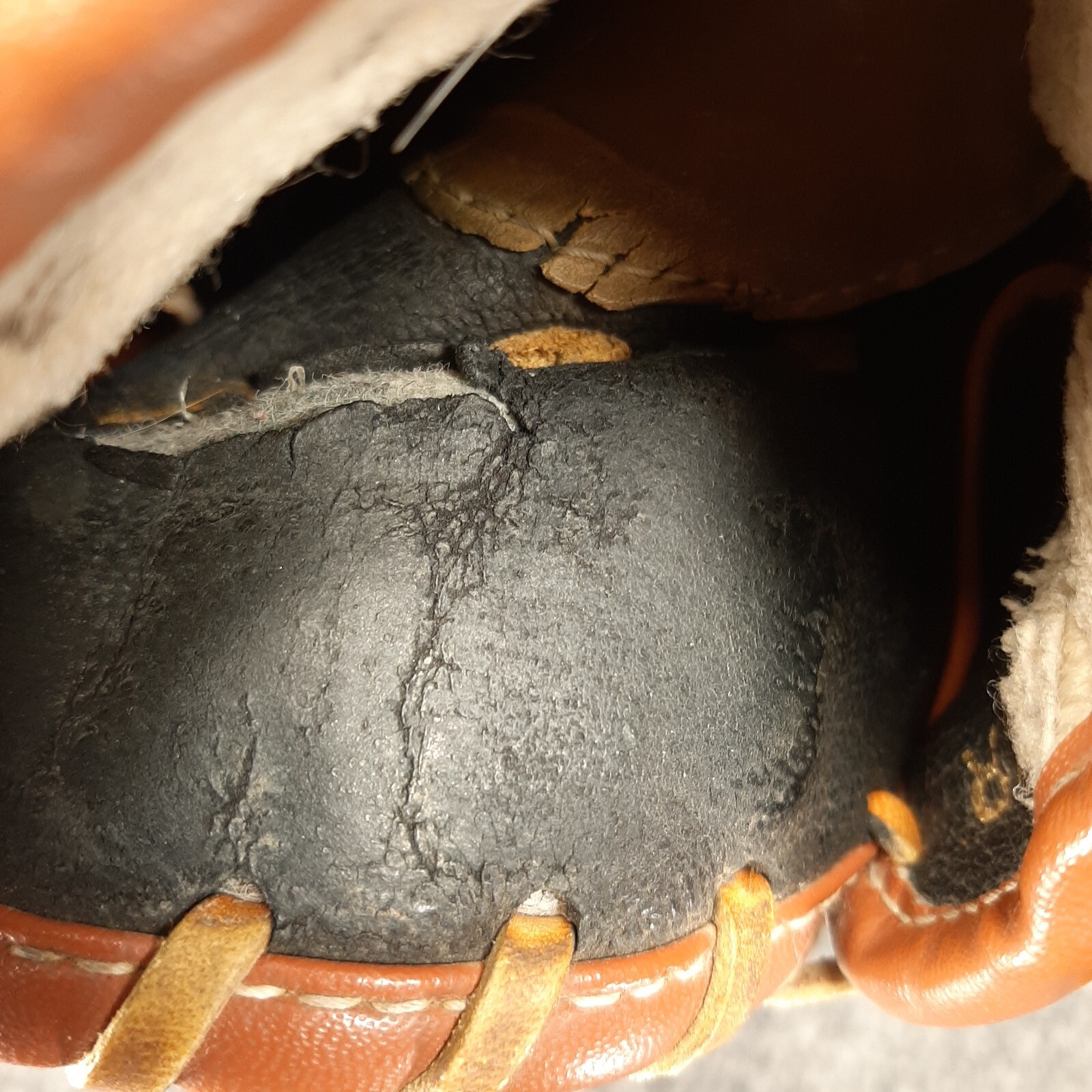 Wilson 12" Closed Web Pitchers Outfielder Baseball Softball Glove A2211 RHT Flaw