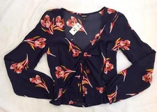 NWT Express navy blue pink floral cropped v-neck keyhole top blouse XS
