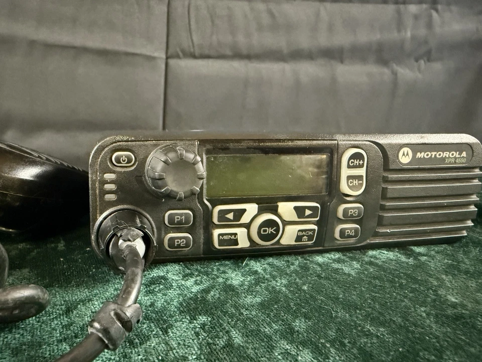 Motorola XPR 4550 Digital VHF 136-174MHz Capacity AAM27JNH9LA1AN & Radio Head - Image 3 of 4