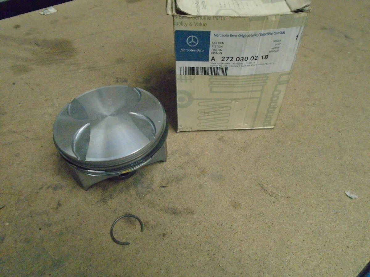 GENUINE MERCEDES BENZ PISTON KIT A2720300218 BRAND NEW! FAST 